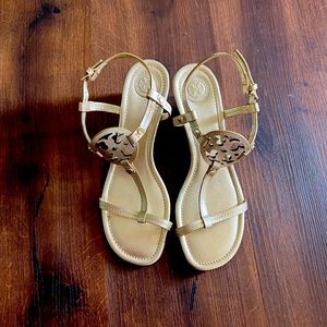Tory Burch Miller logo 60mm wedge sandal 7.5 sparkling gold